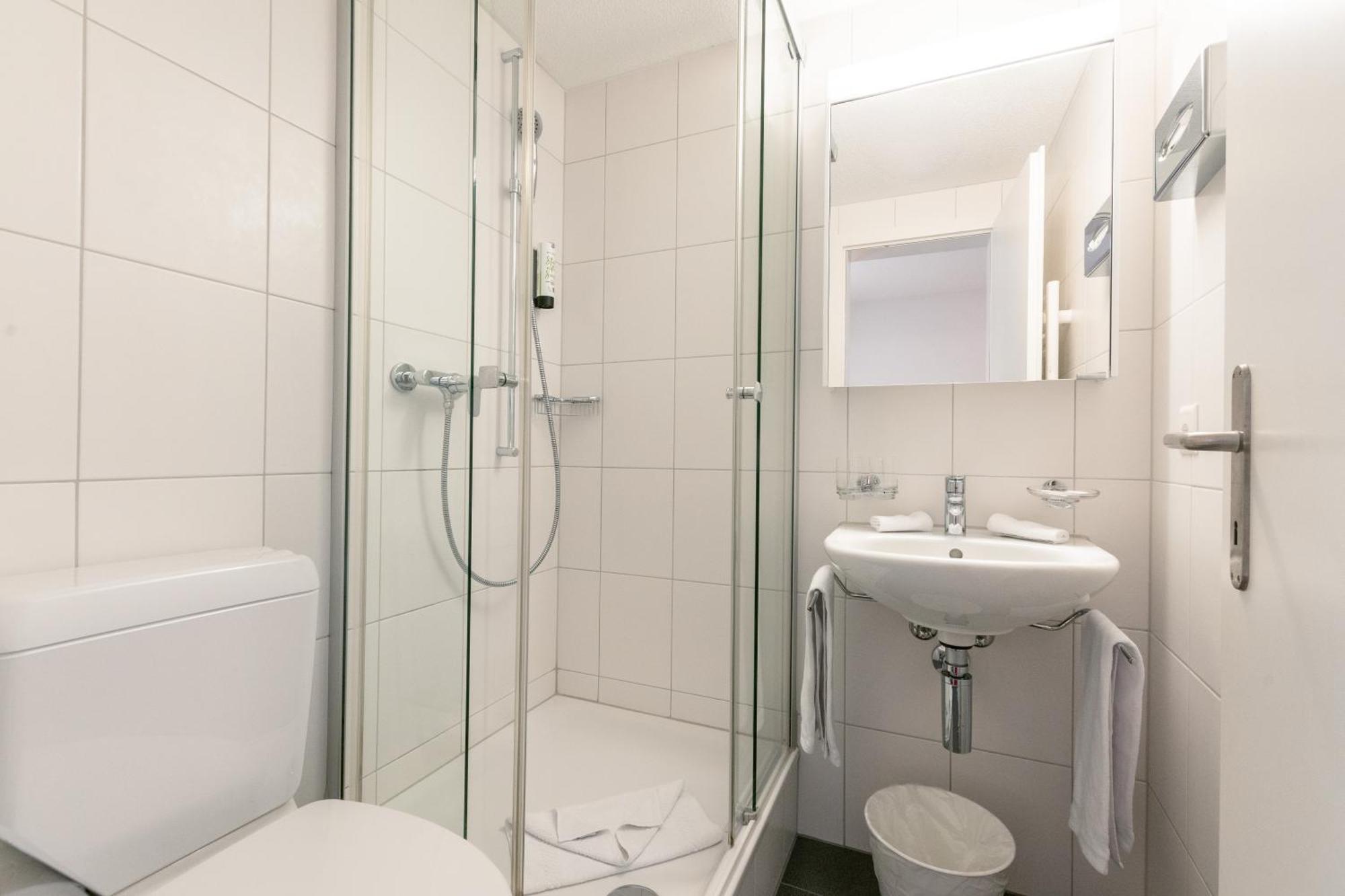 Hotel Kreuz Лайссиген Экстерьер фото